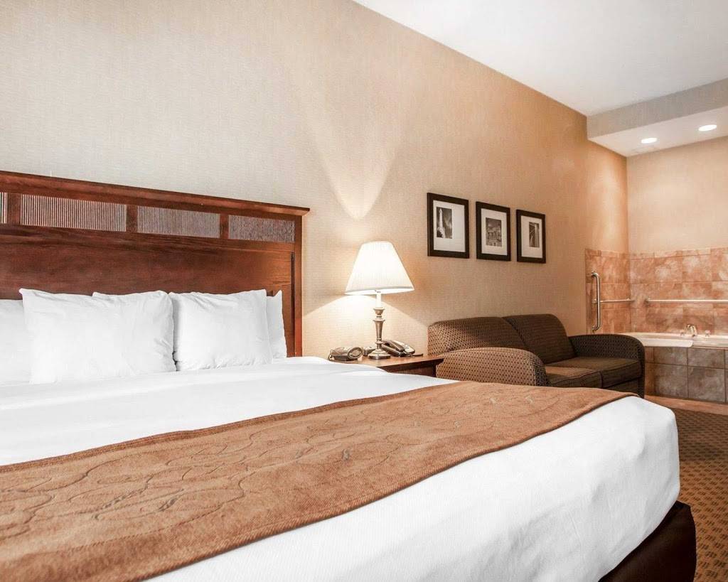 Comfort Suites Milwaukee - Park Place | restaurant | 10831 W Park Pl, Milwaukee, WI 53224, USA | 4149790250 OR +1 414-979-0250