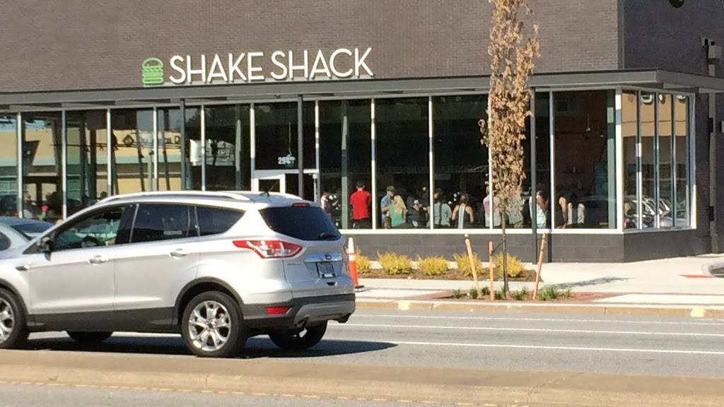 Shake Shack | restaurant | 296 Constitution Dr, Virginia Beach, VA 23462, USA | 7574274480 OR +1 757-427-4480