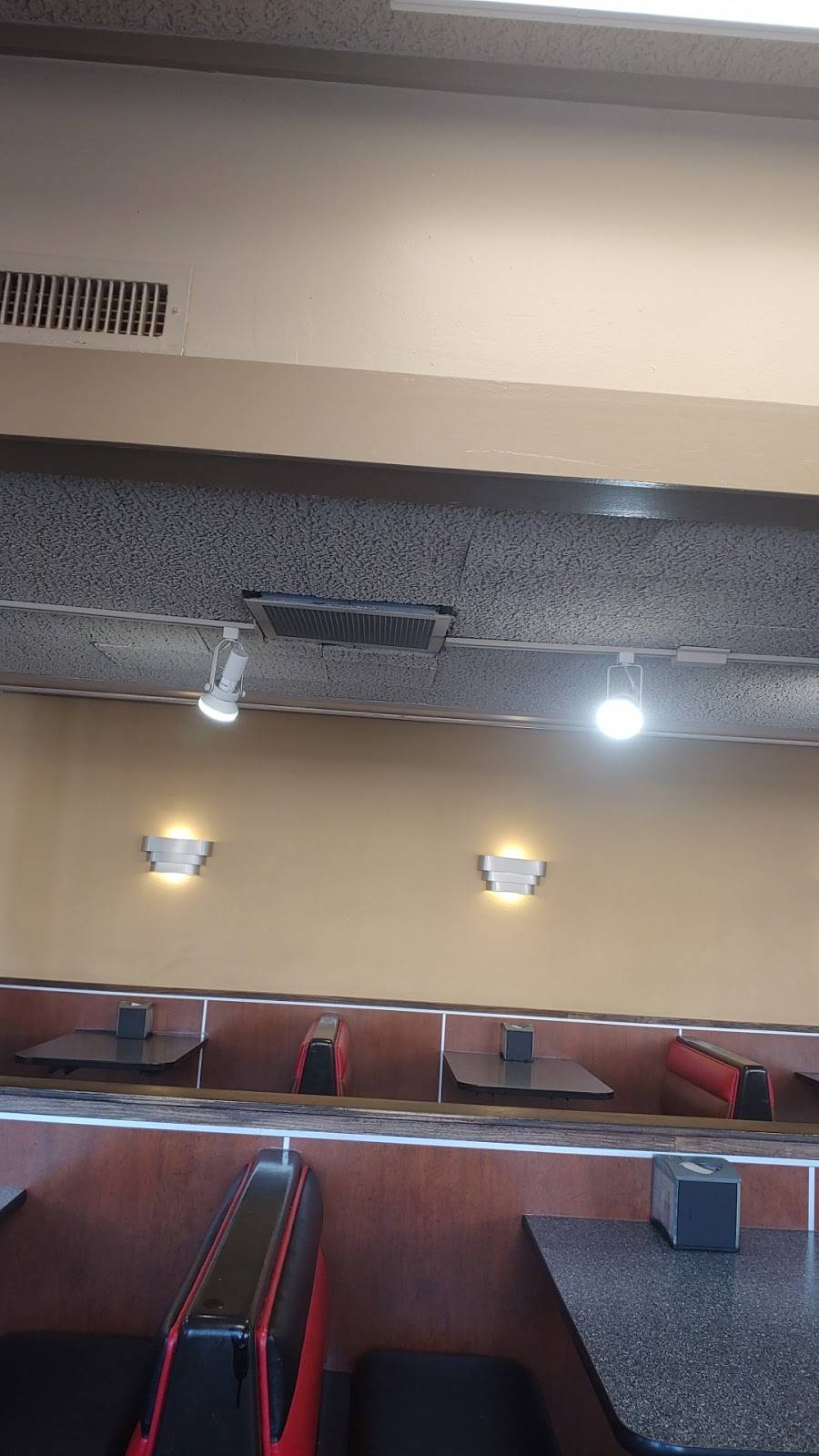 Carls Jr. | restaurant | 15226 Rosecrans Ave, La Mirada, CA 90638, USA | 7145233373 OR +1 714-523-3373