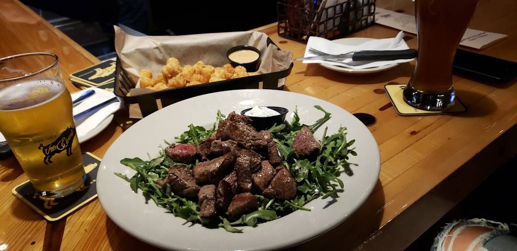 Von Ebert Brewing Glendoveer | restaurant | 14021 NE Glisan St, Portland, OR 97230, USA | 5038788708 OR +1 503-878-8708