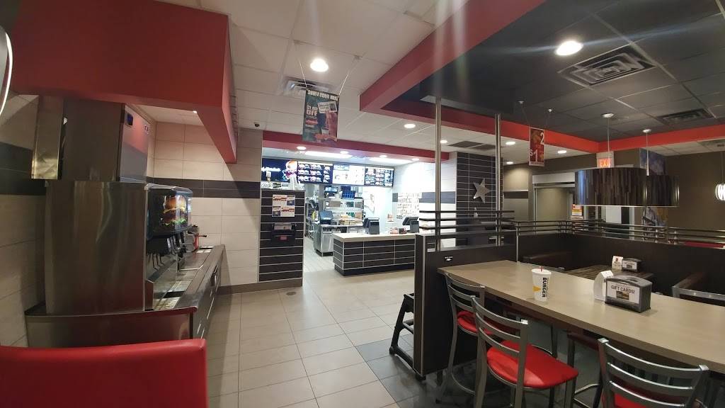 Hardees | restaurant | 2910 Golf Rd, Eau Claire, WI 54701, USA | 7158367490 OR +1 715-836-7490