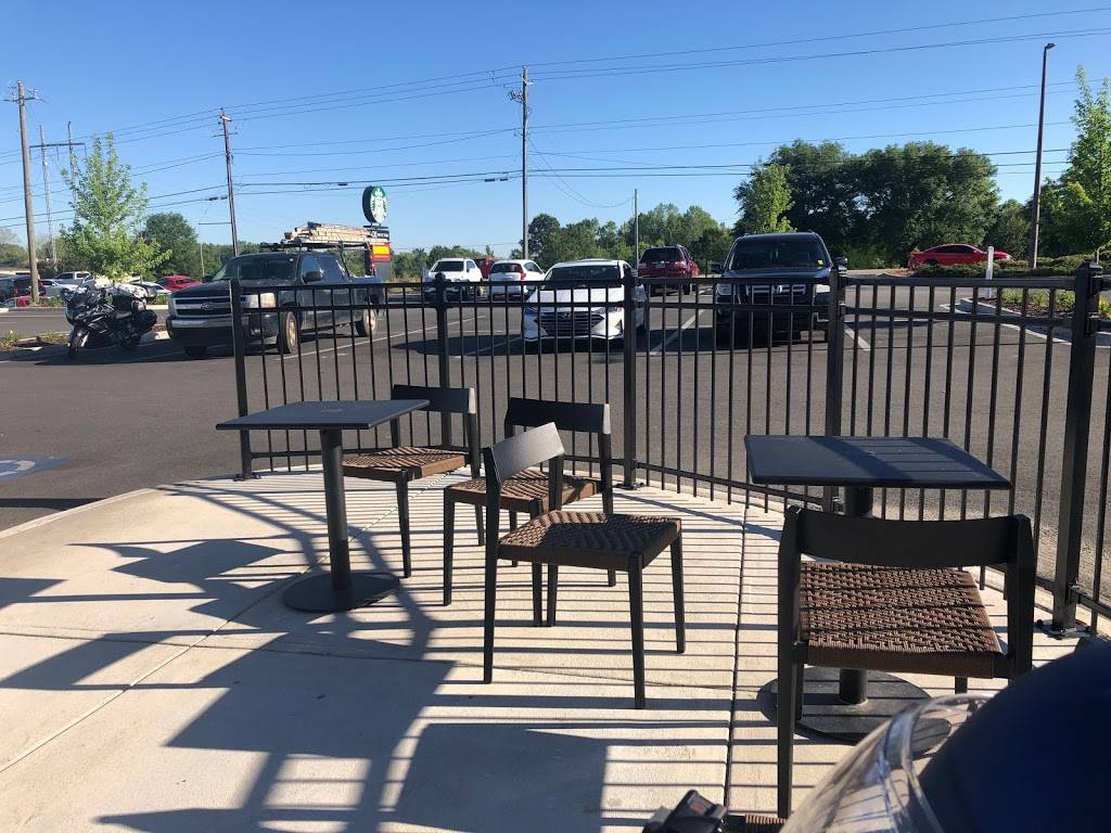 Starbucks | cafe | 2109 E 1st St, Vidalia, GA 30474, USA | 9122454354 OR +1 912-245-4354