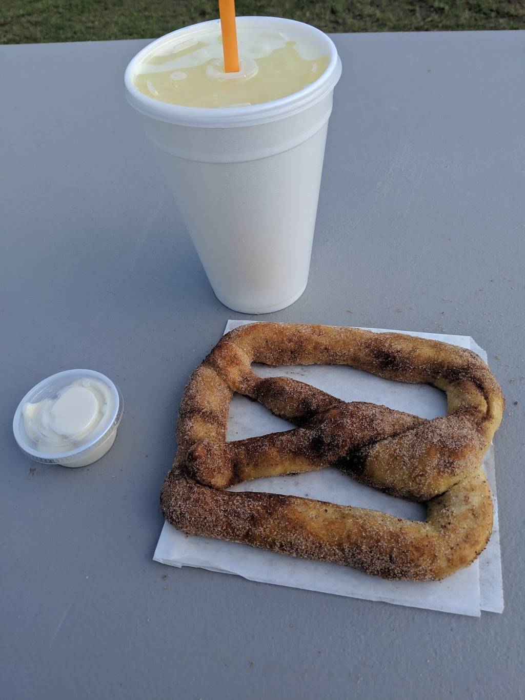 Amish Pretzel Shop | restaurant | 2409 S Hwy 27, Clermont, FL 34711, USA | 3522273417 OR +1 352-227-3417
