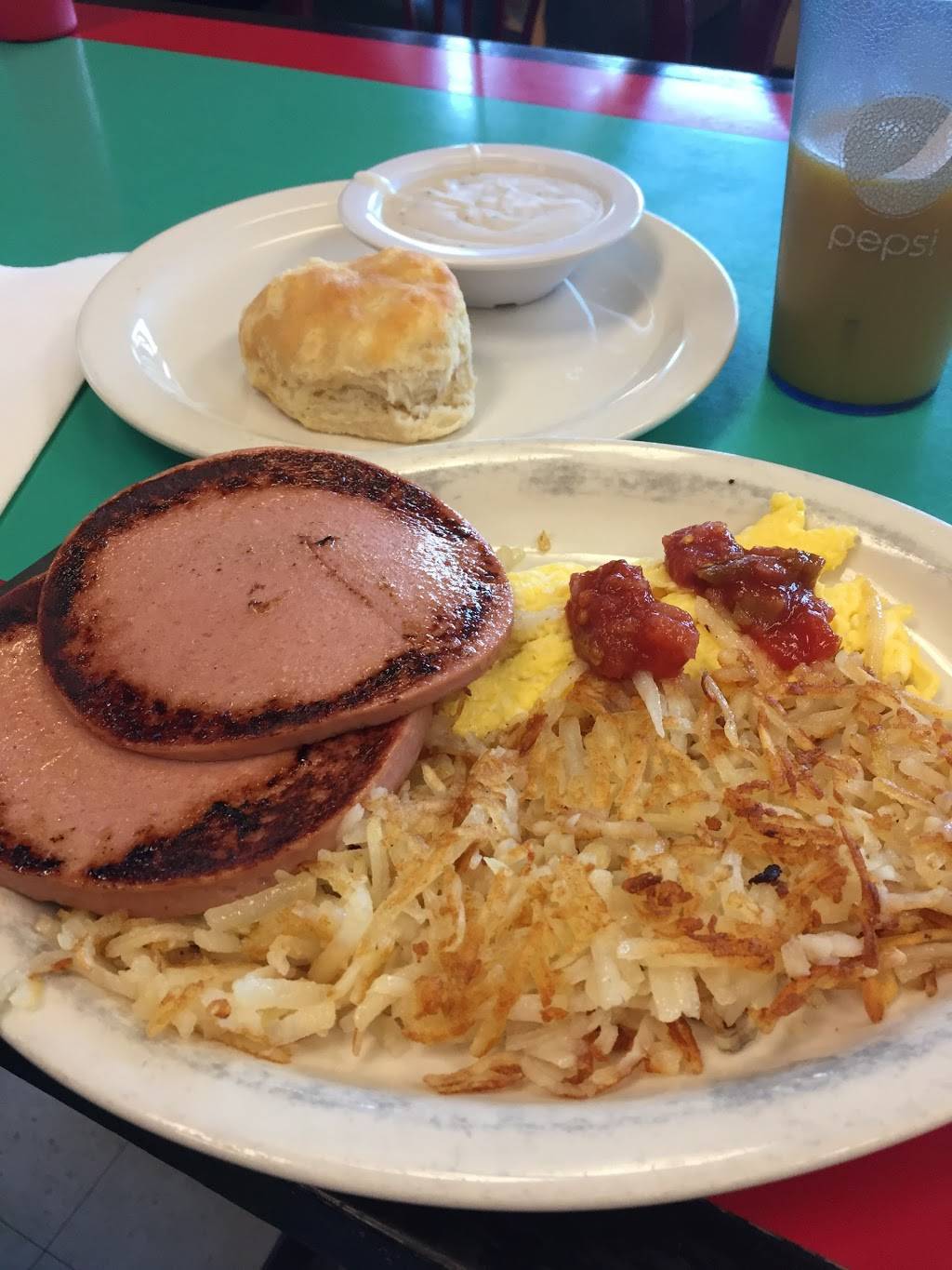 Mackies Kitchen | restaurant | 275 Riverside Dr, Bassett, VA 24055, USA | 2766270156 OR +1 276-627-0156