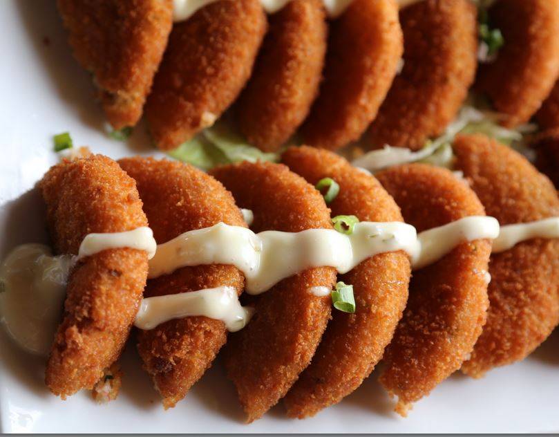 Sriracha Thai Bistro and Oyster Bar | restaurant | 2900 River Dr #118, Moline, IL 61265, USA | 3095173145 OR +1 309-517-3145