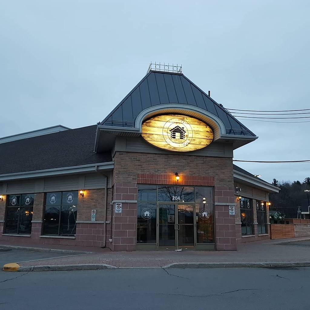 Restaurant Au Petit Chalet | restaurant | 75 Boulevard des Châteaux, Blainville, QC J7B 2A4, Canada | 5796301919 OR +1 579-630-1919