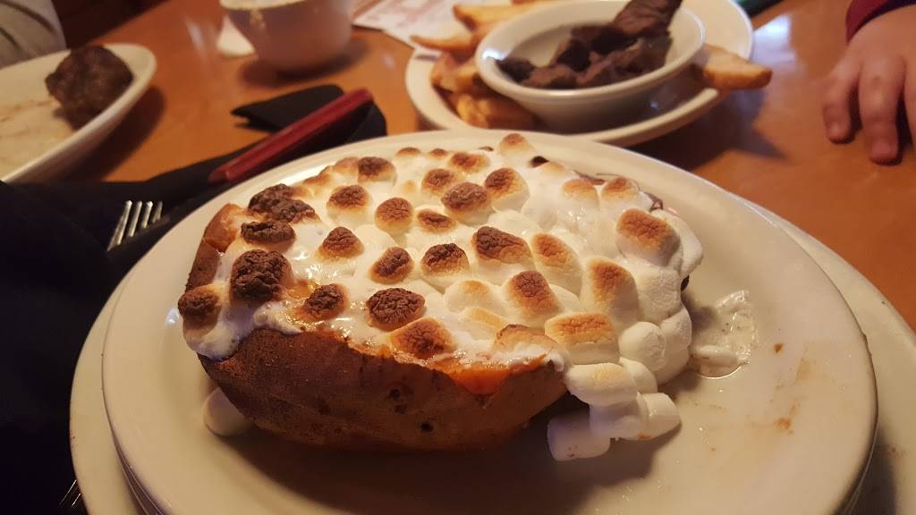 Texas Roadhouse | restaurant | 6200 SW 3rd St, Oklahoma City, OK 73128, USA | 4057897427 OR +1 405-789-7427