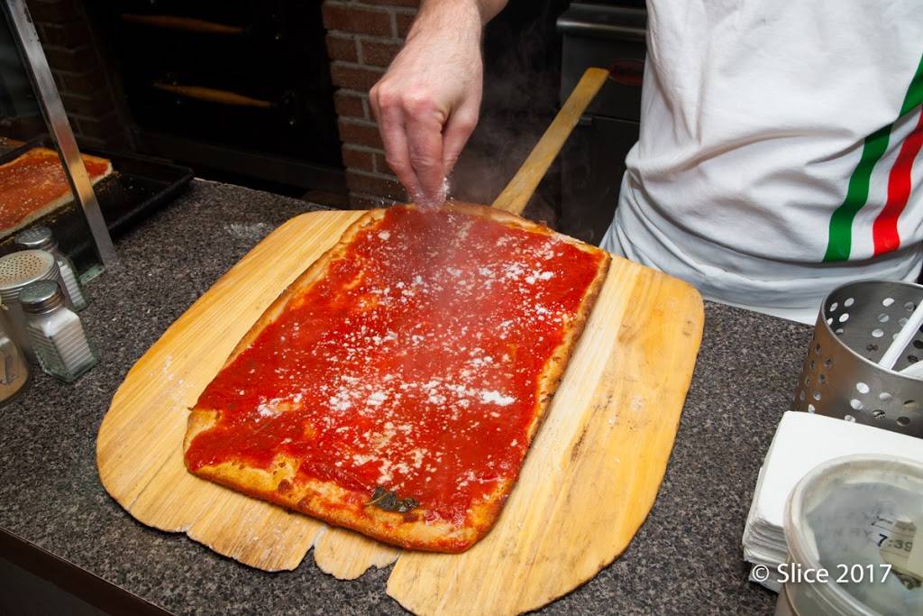 Pipitones Pizza Restaurant | restaurant | 100 Dekalb Ave, Brooklyn, NY 11201, USA | 7188584376 OR +1 718-858-4376