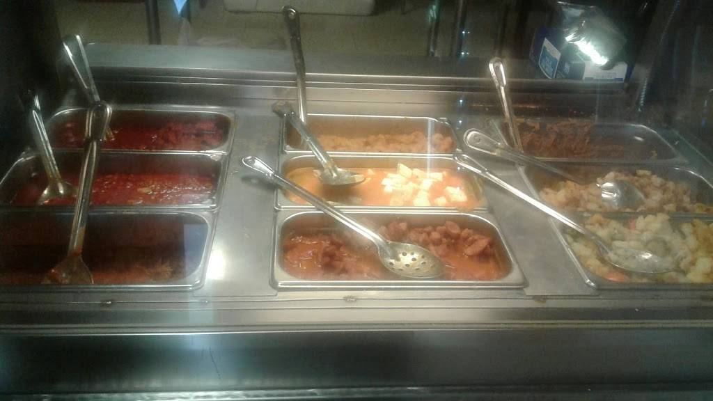 Magys Tamales & Barbacoa | restaurant | 5721 W Commerce St, San Antonio, TX 78237, USA | 2104315900 OR +1 210-431-5900