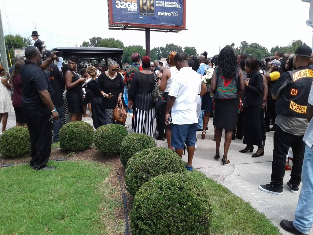 Eddies Chesapeake Bay Crabhouse & More | restaurant | 2592 Campostella Rd, Chesapeake, VA 23324, USA | 7575437009 OR +1 757-543-7009