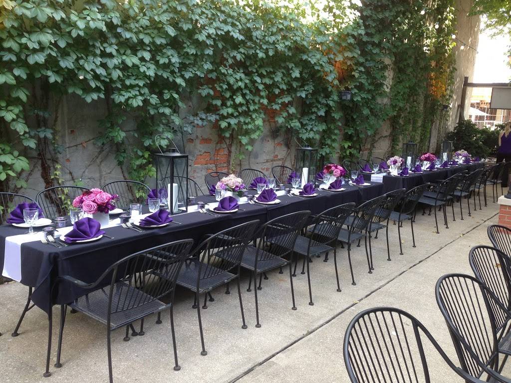 The Irish Lion Glen | restaurant | 220 W Kirkwood Ave, Bloomington, IN 47404, USA | 8123369077 OR +1 812-336-9077