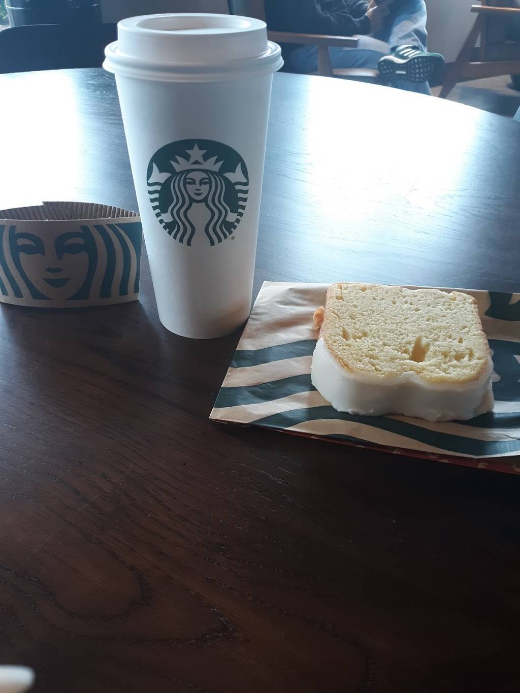 Starbucks | cafe | 1699 Carl D. Silver Pkwy, Fredericksburg, VA 22401, USA | 5409405249 OR +1 540-940-5249