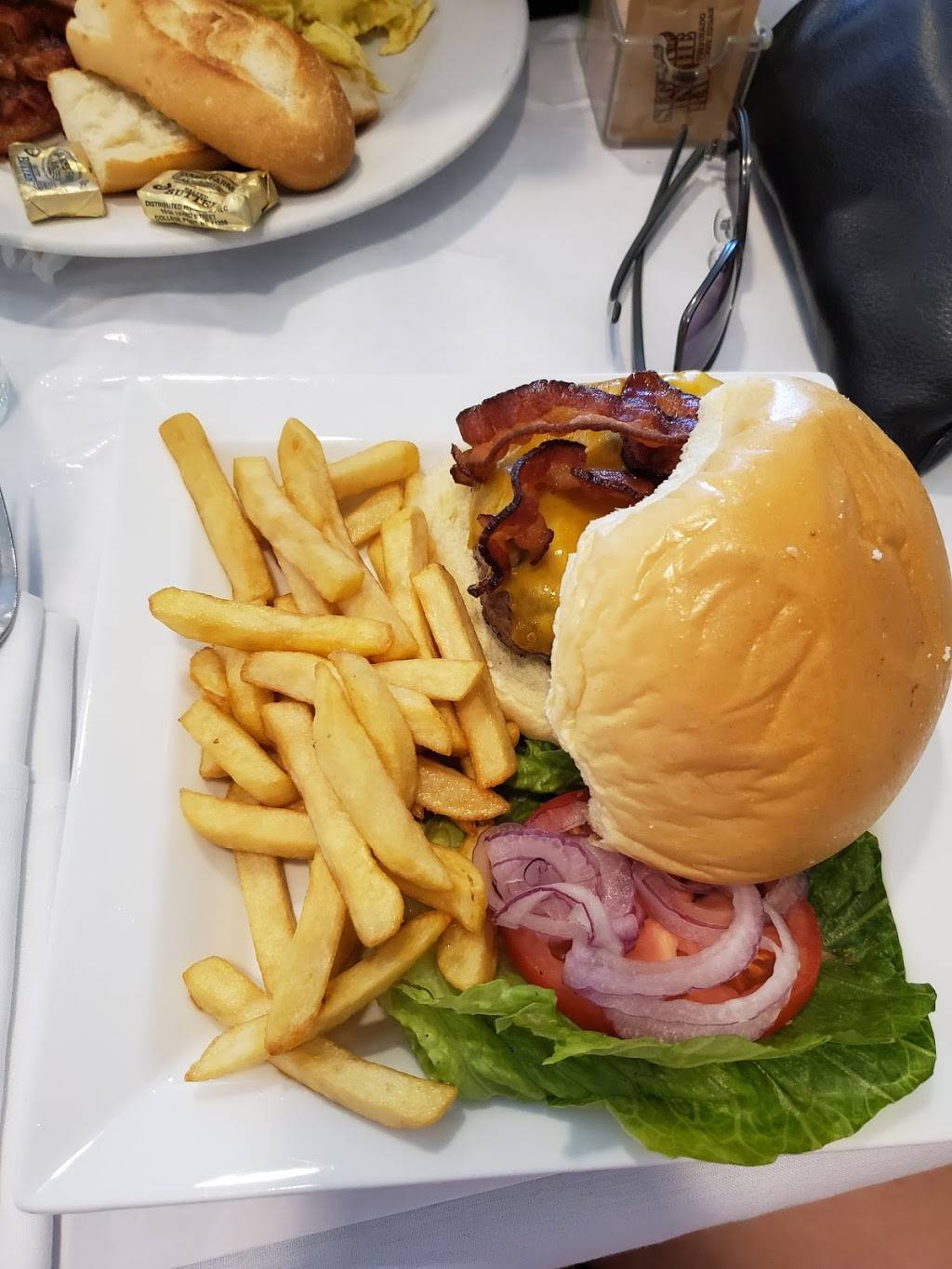 The Bistro | restaurant | 1023 Kane Concourse, Bay Harbor Islands, FL 33154, USA | 3058660404 OR +1 305-866-0404