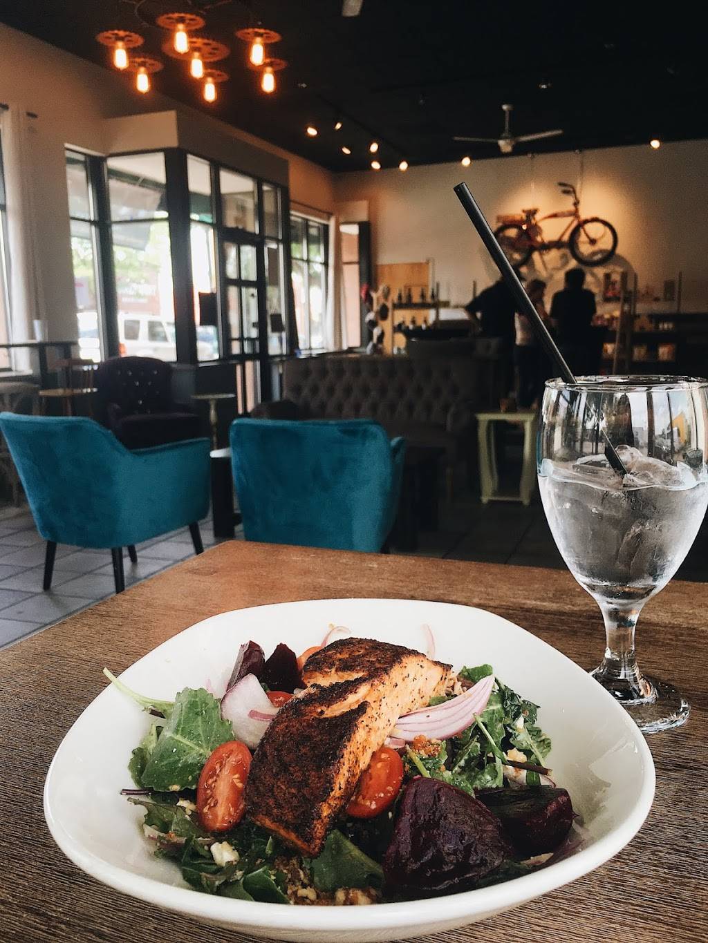 Marnas Eatery and Lounge | restaurant | 4154 W Broadway Ave, Minneapolis, MN 55422, USA | 6122721370 OR +1 612-272-1370