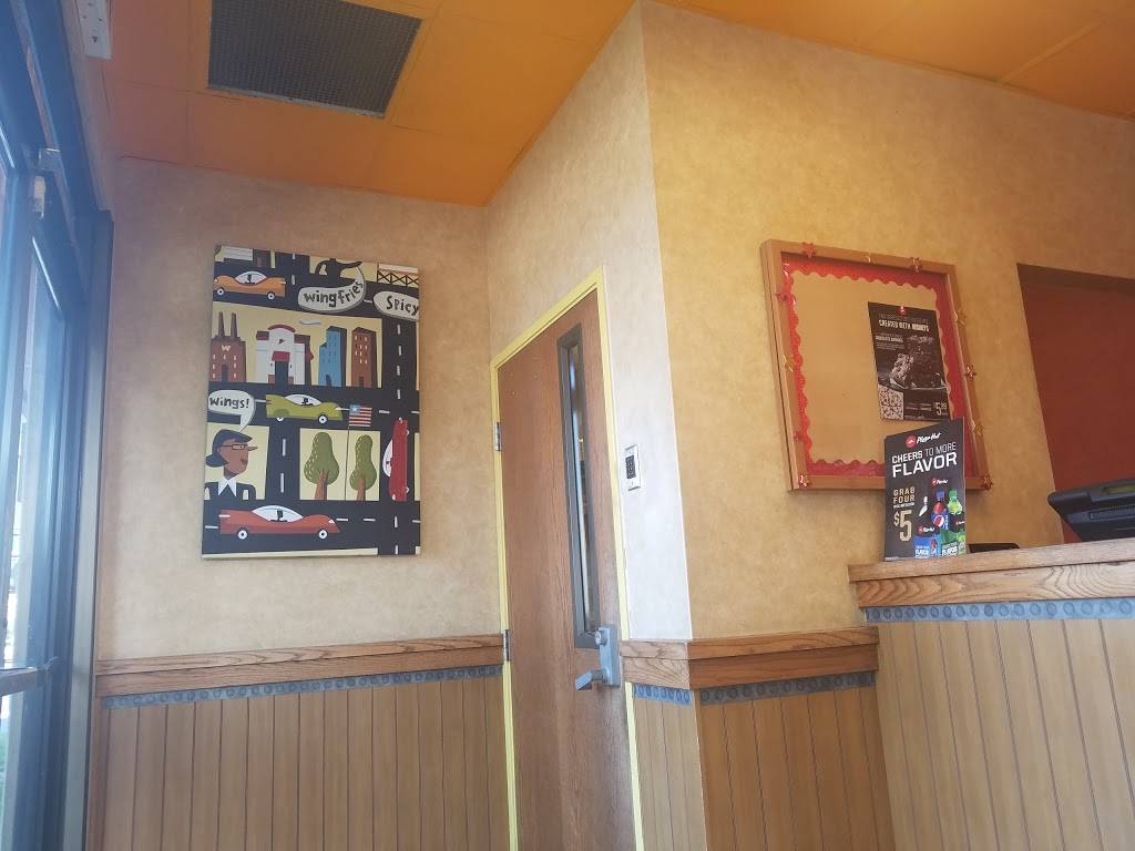 Pizza Hut | meal takeaway | 3549 Midway Dr, San Diego, CA 92110, USA | 6192262333 OR +1 619-226-2333