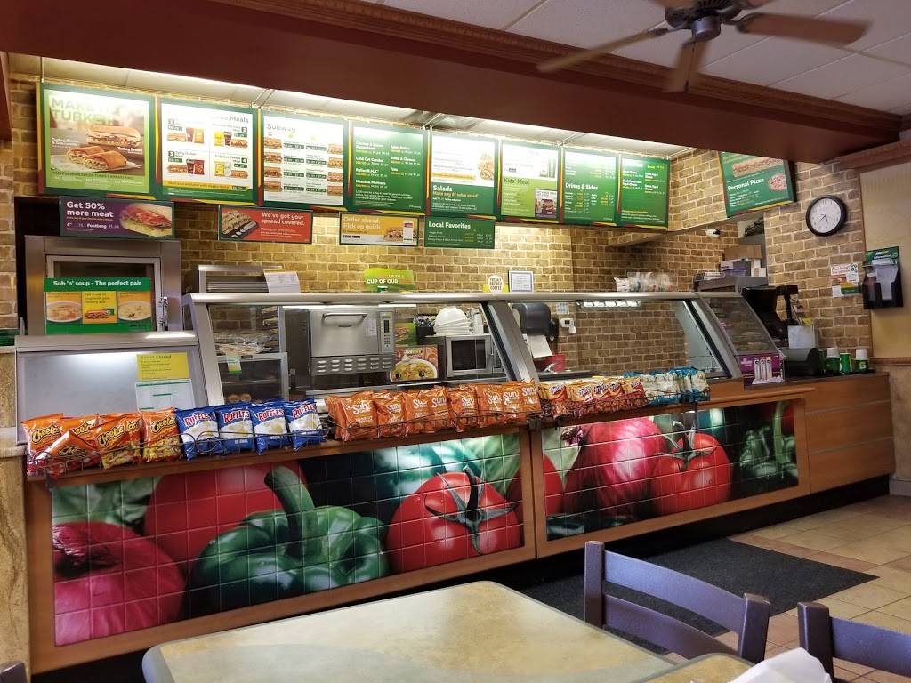 Subway Restaurants | restaurant | 112 Burr Ridge Pkwy, Burr Ridge, IL 60527, USA | 6307949450 OR +1 630-794-9450