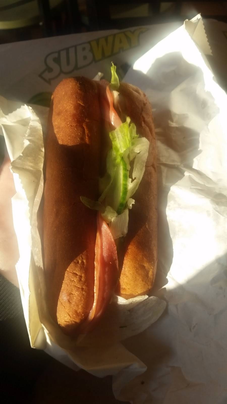 Subway | meal takeaway | Woodland Park Plaza, 100 Jamieson Pkwy Unit 5, Cambridge, ON N3C 4B3, Canada | 5196585033 OR +1 519-658-5033