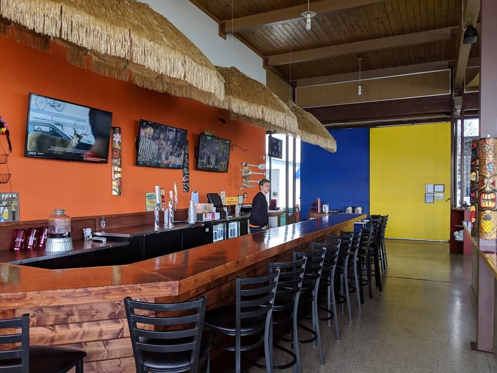 Tillys Tiki Bar and Grill | restaurant | 1476 Harbor Light Marina Rd, Lavonia, GA 30553, USA | 7063560727 OR +1 706-356-0727