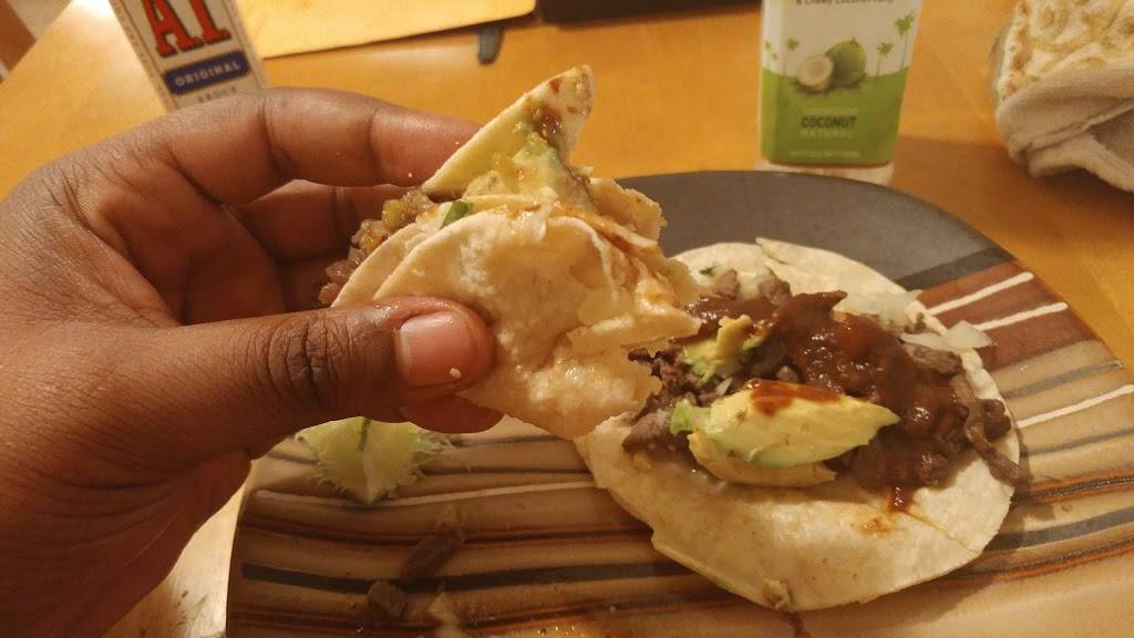 El Salvador Island Deli | restaurant | 58 Albany Ave, Amityville, NY 11701, USA | 6316080612 OR +1 631-608-0612