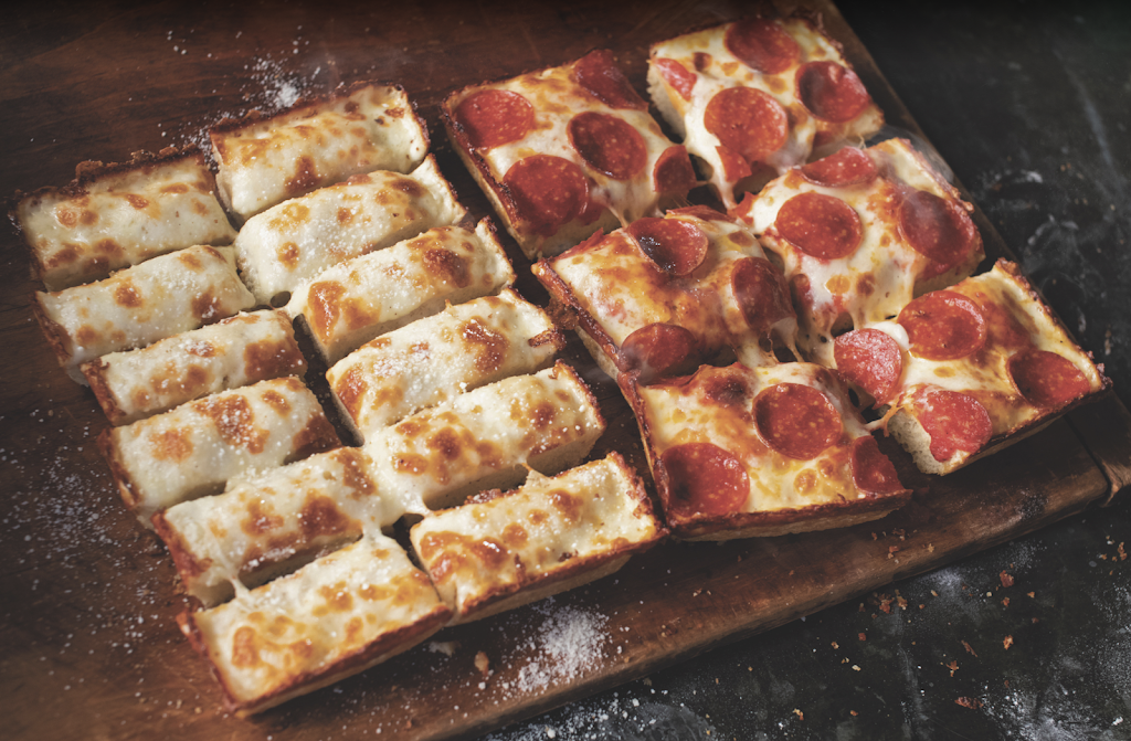 Jets Pizza | meal delivery | 4185 E 14 Mile Rd, Sterling Heights, MI 48310, USA | 5862685720 OR +1 586-268-5720