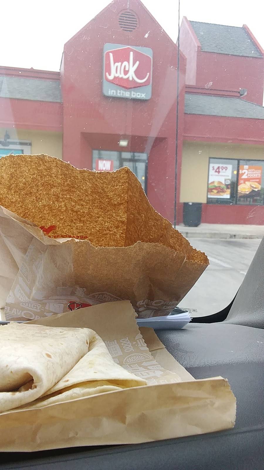 Jack in the Box | restaurant | 11615 N, I-35, San Antonio, TX 78233, USA | 2109679255 OR +1 210-967-9255
