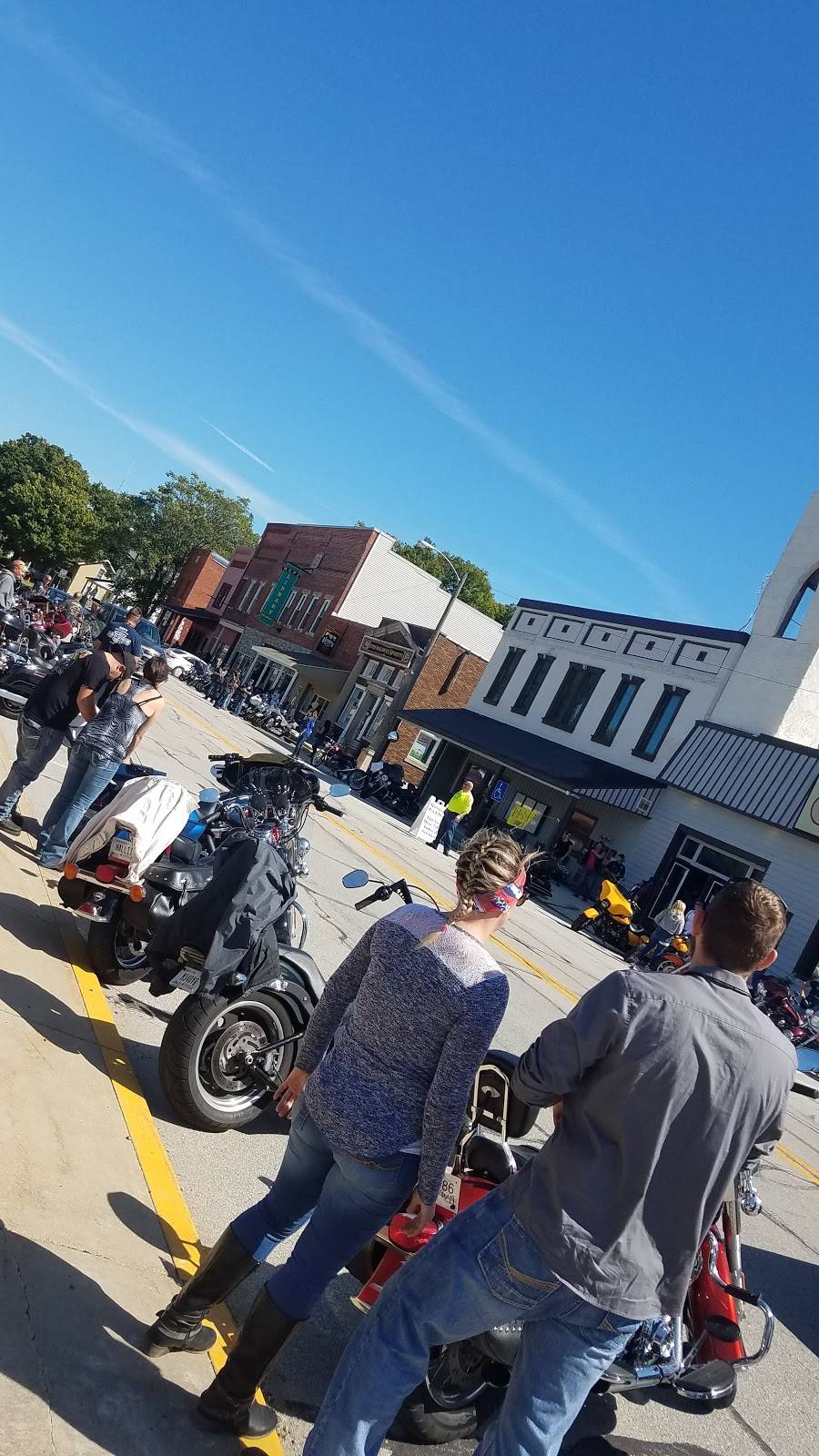 Moonraker Pub & Deck | restaurant | 110 N Jefferson St, Cromwell, IN 46732, USA | 2608562013 OR +1 260-856-2013