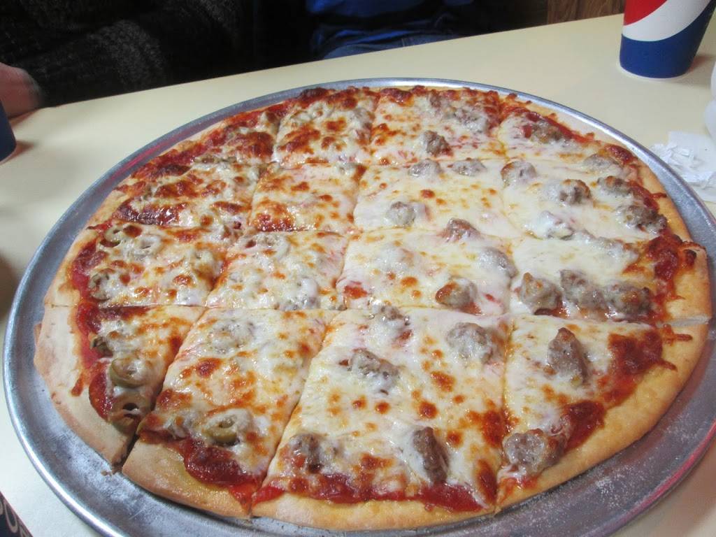 Italian Villa | restaurant | 414 E Park Row St, Henry, IL 61537, USA | 3093642863 OR +1 309-364-2863