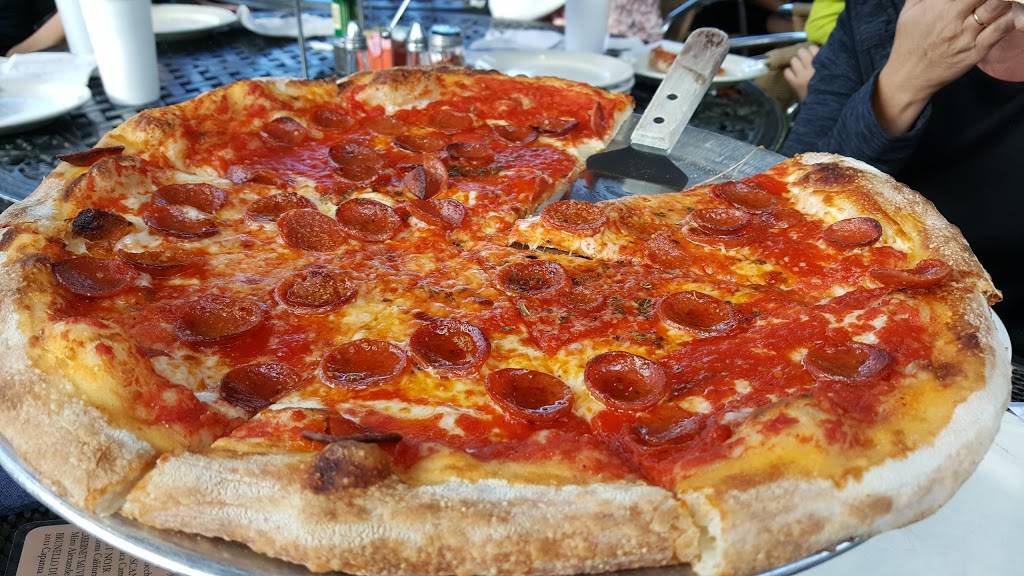Cristinos Coal Oven Pizza | restaurant | 1101 S Ft Harrison Ave, Clearwater, FL 33756, USA | 7274434900 OR +1 727-443-4900