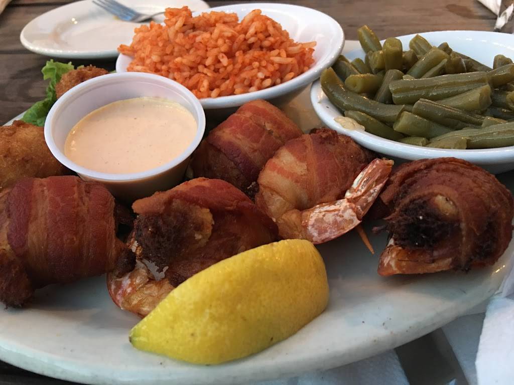 Sullivans Restaurant | restaurant | 2019 Middle St, Sullivans Island, SC 29482, USA | 8438833222 OR +1 843-883-3222