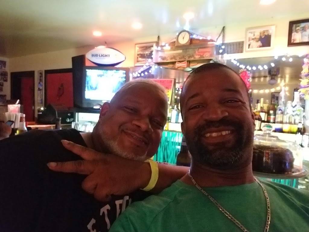 Red Rooster | restaurant | 15655 Lake Dr, Idlewild, MI 49642, USA | 2317457734 OR +1 231-745-7734