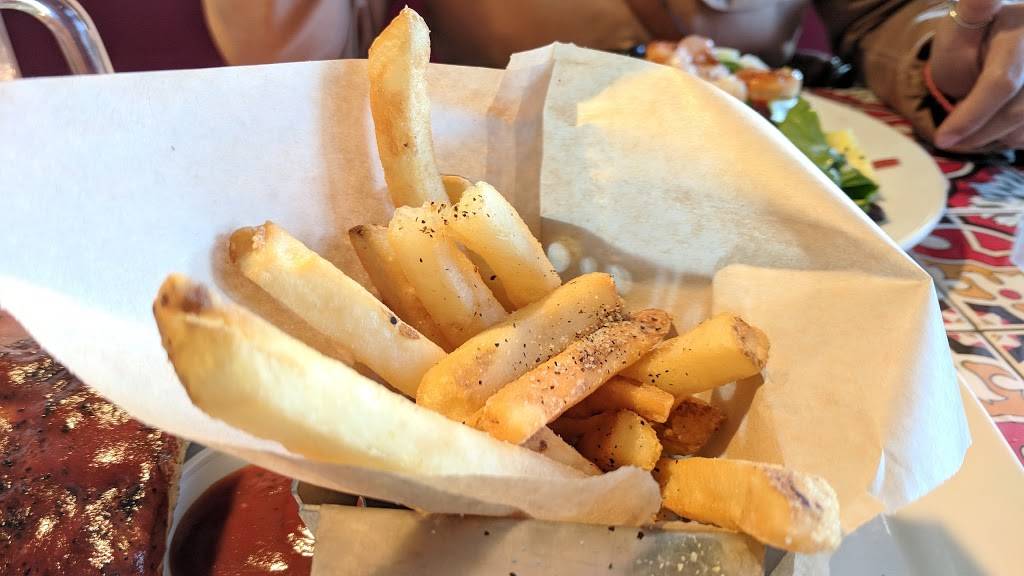 Chilis Grill & Bar | meal takeaway | 761st Tank Battalion Ave Building 50, Fort Hood, TX 76544, USA | 2545267271 OR +1 254-526-7271