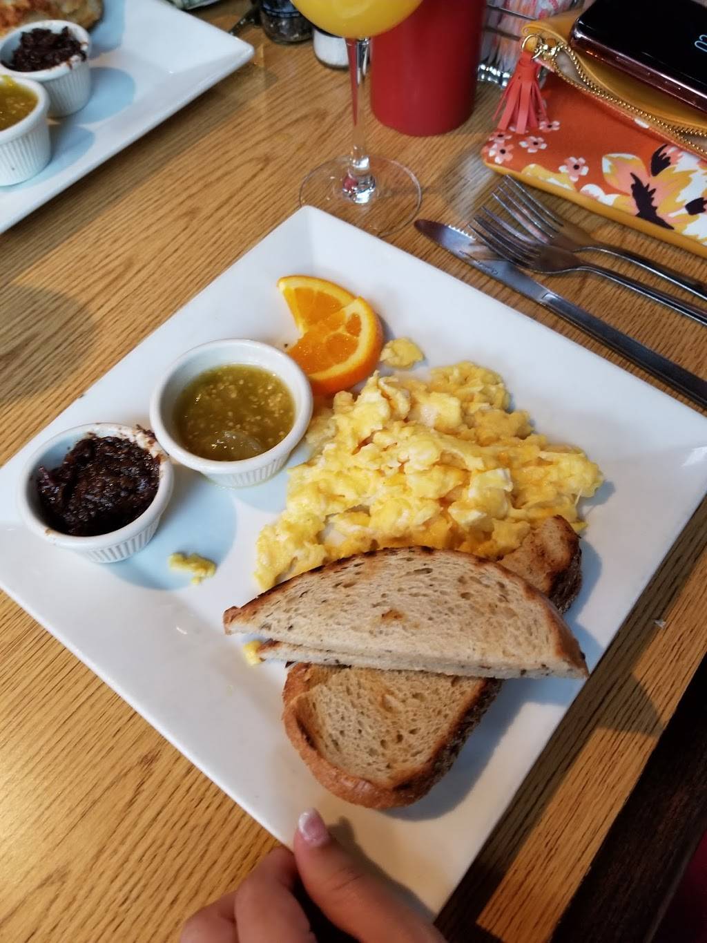 The Social Bar + Kitchen | restaurant | 208 Bank St, New London, CT 06320, USA | 8604426900 OR +1 860-442-6900