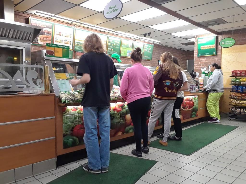 Subway | restaurant | 18615 Fort St, Riverview, MI 48193, USA | 7342856390 OR +1 734-285-6390