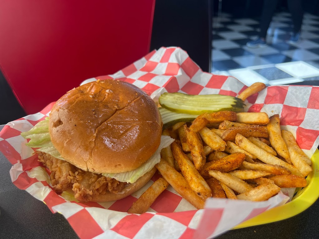 Luckys | restaurant | 2928 Mitchell Rd, Bedford, IN 47421, USA | 8123291106 OR +1 812-329-1106