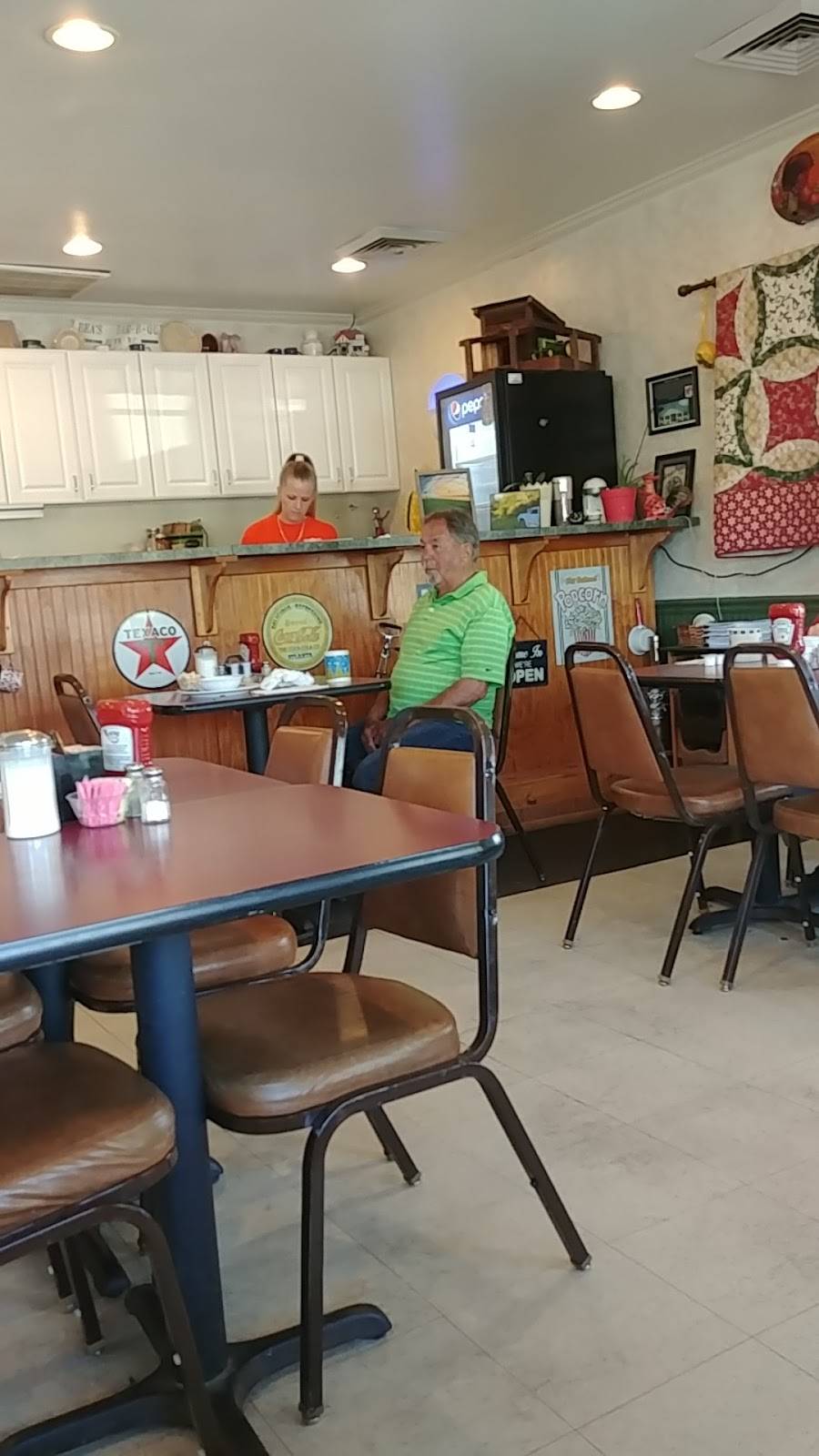 Sisters Cafe | restaurant | 685 Main St, Bunn, NC 27508, USA | 9194961219 OR +1 919-496-1219