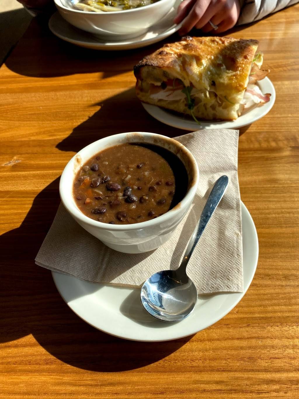 Lolas Cafe | restaurant | 4952 Dodge St, Omaha, NE 68132, USA | 4029642456 OR +1 402-964-2456