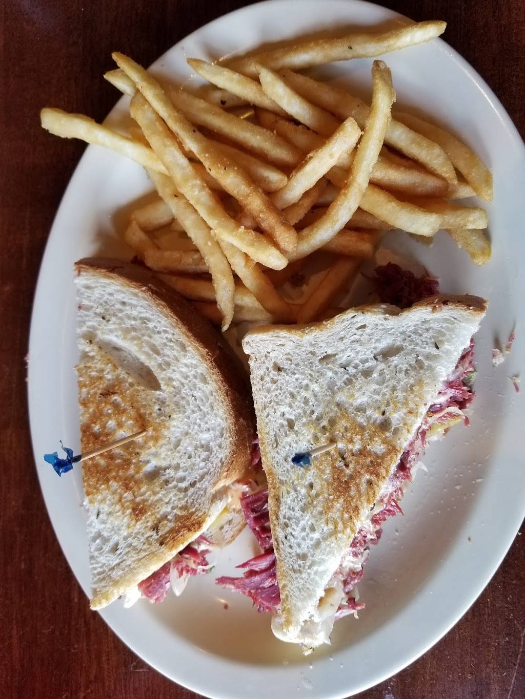 Irish Tavern | restaurant | 4703 Elizabeth Lake Rd, Waterford Twp, MI 48327, USA | 2486839056 OR +1 248-683-9056