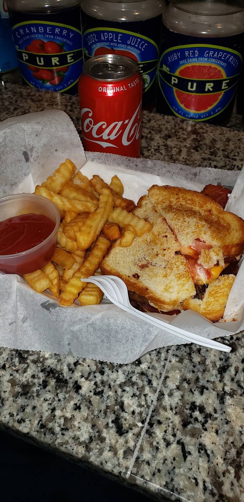 Chill’s bar and grill | restaurant | 2942, 5637 W Grand Ave, Chicago, IL 60639, USA | 7736885799 OR +1 773-688-5799