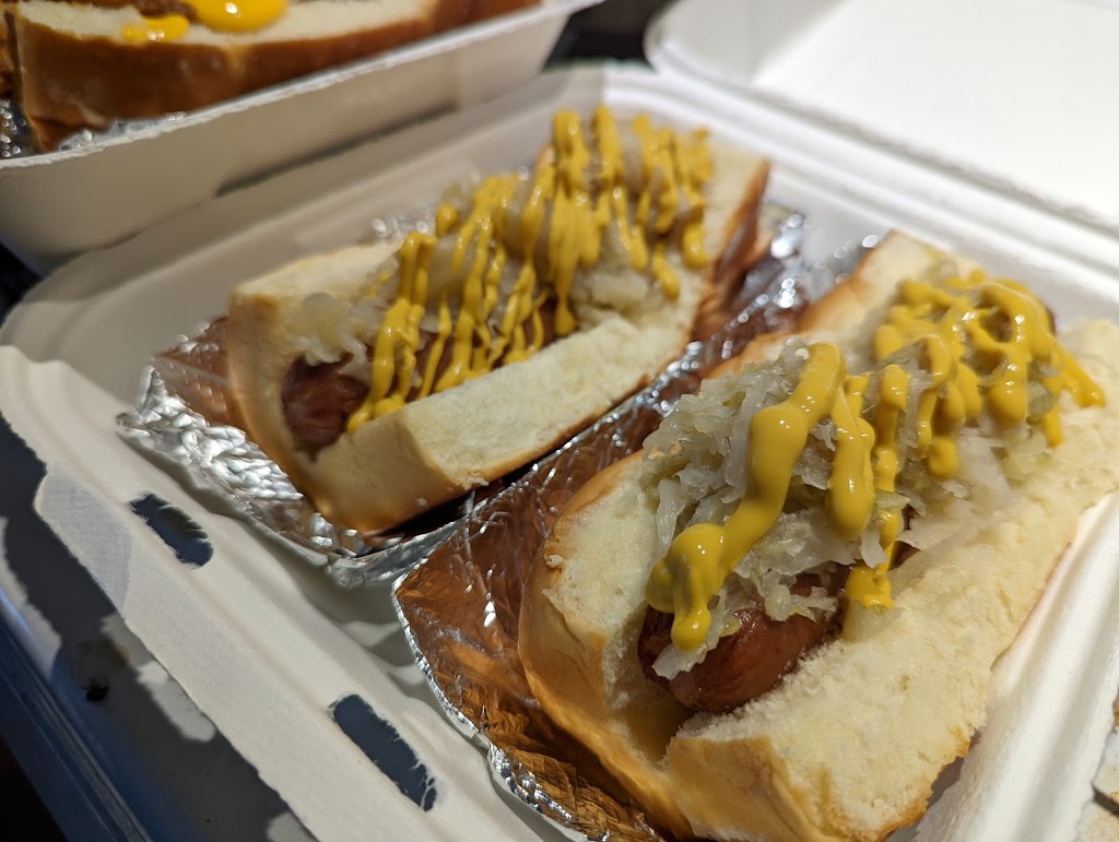 Vickys Doghouse | restaurant | 250 S Harbor Blvd, San Pedro, CA 90731, USA | 4247720525 OR +1 424-772-0525