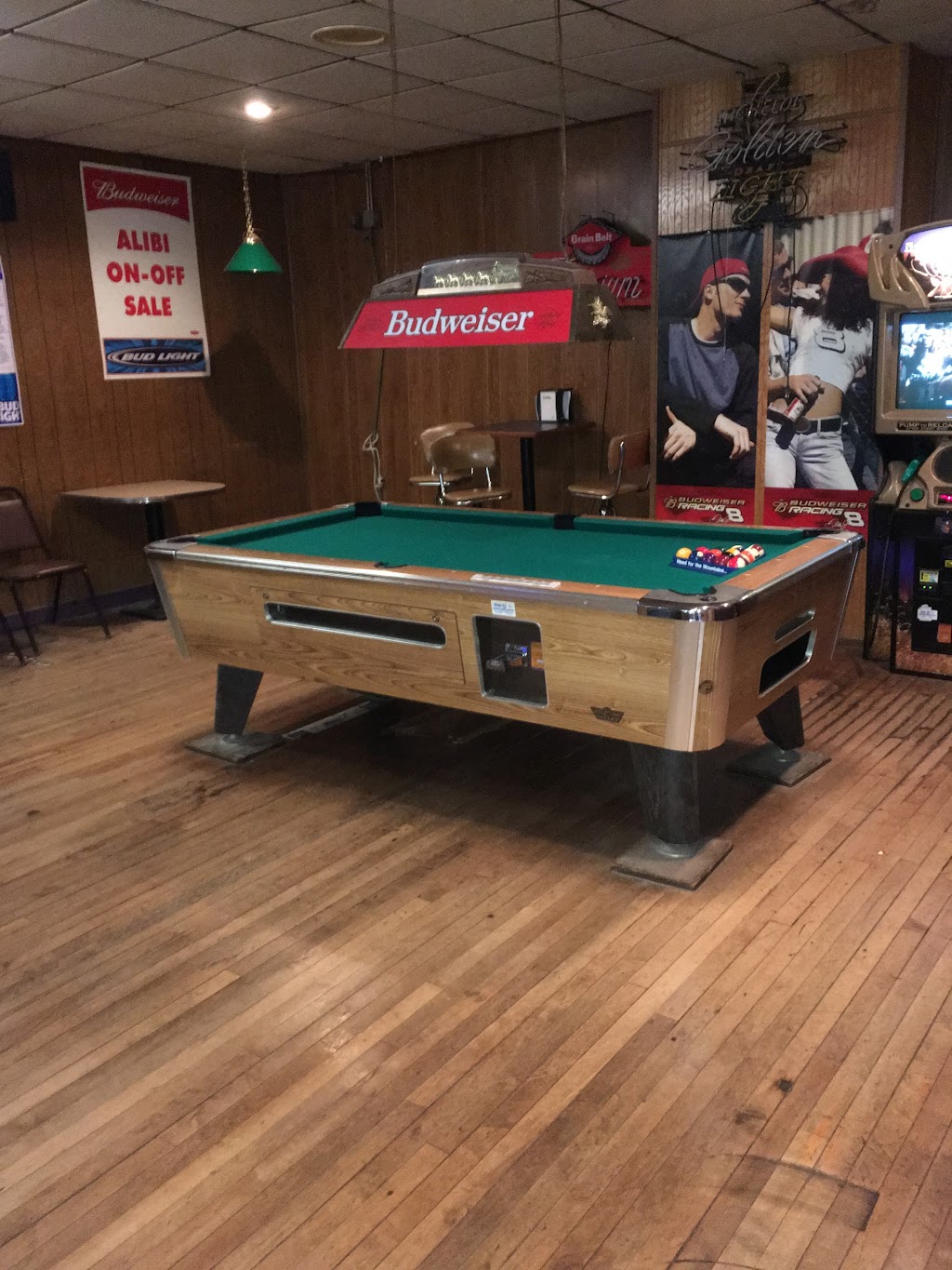 Alibi | restaurant | 219 1st Ave, Gary, SD 57237, USA | 6052725630 OR +1 605-272-5630