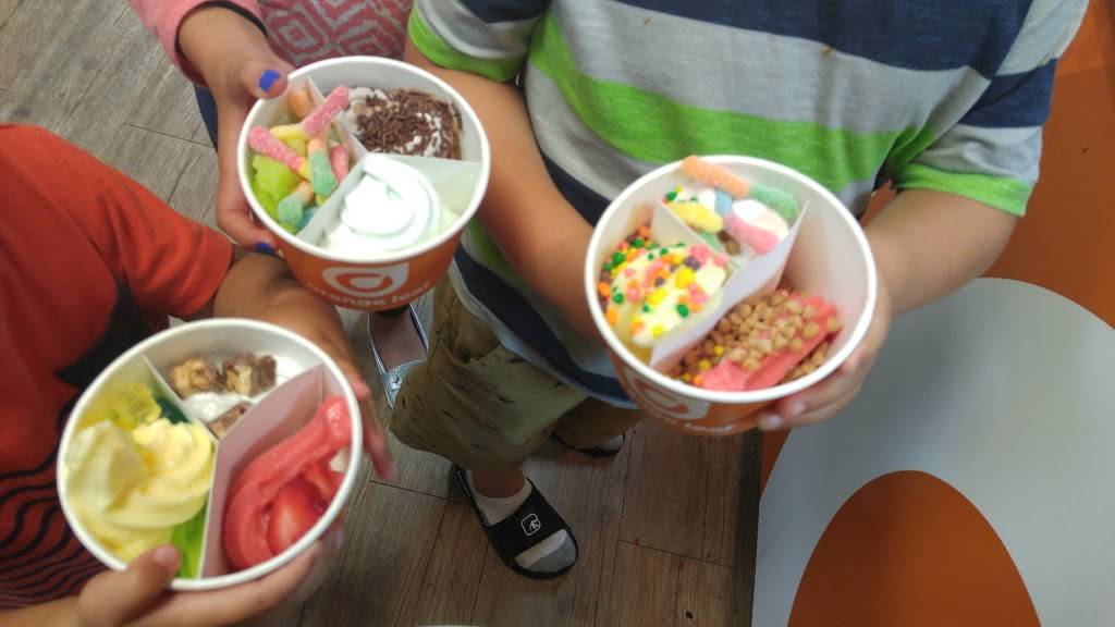 Orange Leaf Frozen Yogurt | restaurant | 1110 S 71st St, Omaha, NE 68106, USA | 4029348433 OR +1 402-934-8433