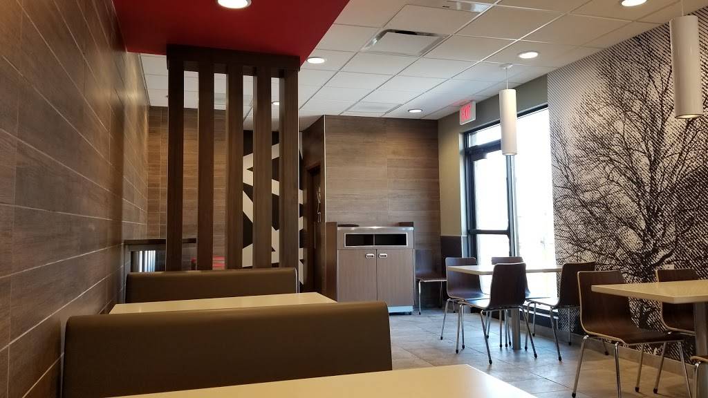 McDonalds | cafe | 733 W Main St, Carlinville, IL 62626, USA | 2178544481 OR +1 217-854-4481