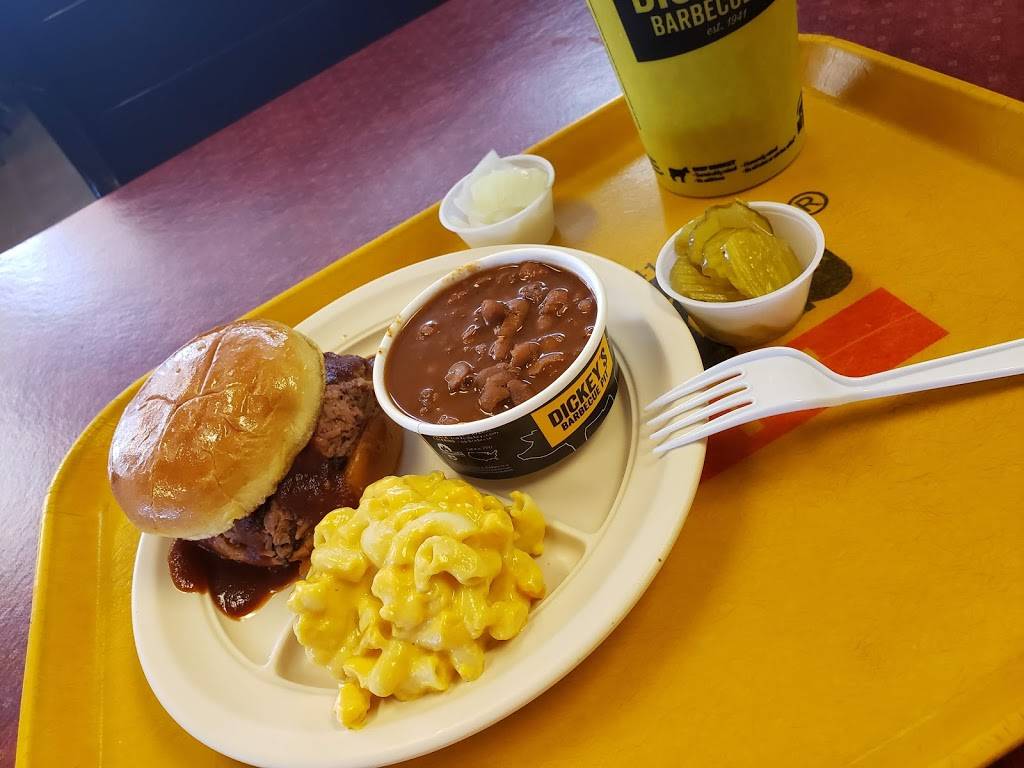 Dickeys Barbecue Pit | restaurant | 1001 N Beckley Ave, DeSoto, TX 75115, USA | 4695678341 OR +1 469-567-8341