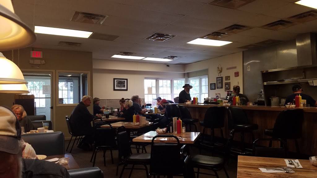 Ds Colonial Cafe | restaurant | 1415 S Milford Rd, Highland, MI 48357, USA | 2488870370 OR +1 248-887-0370