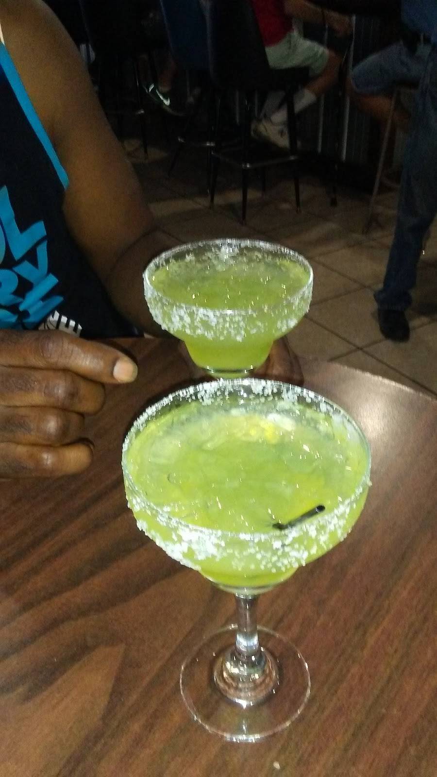 Verns Place | restaurant | 2322 E Washington St, Indianapolis, IN 46201, USA | 3176388376 OR +1 317-638-8376