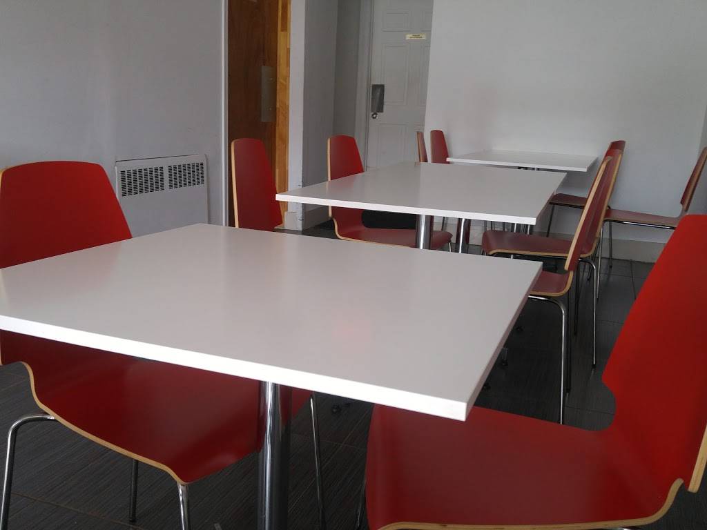 Soupe & Roll | restaurant | 5865 Rue Hochelaga, Montréal, QC H1N 1X2, Canada | 5142510808 OR +1 514-251-0808