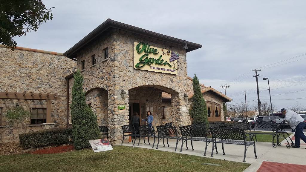 Olive Garden Italian Restaurant | meal takeaway | 7811 Interstate 35 Access Rd, San Antonio, TX 78224, USA | 2109212100 OR +1 210-921-2100