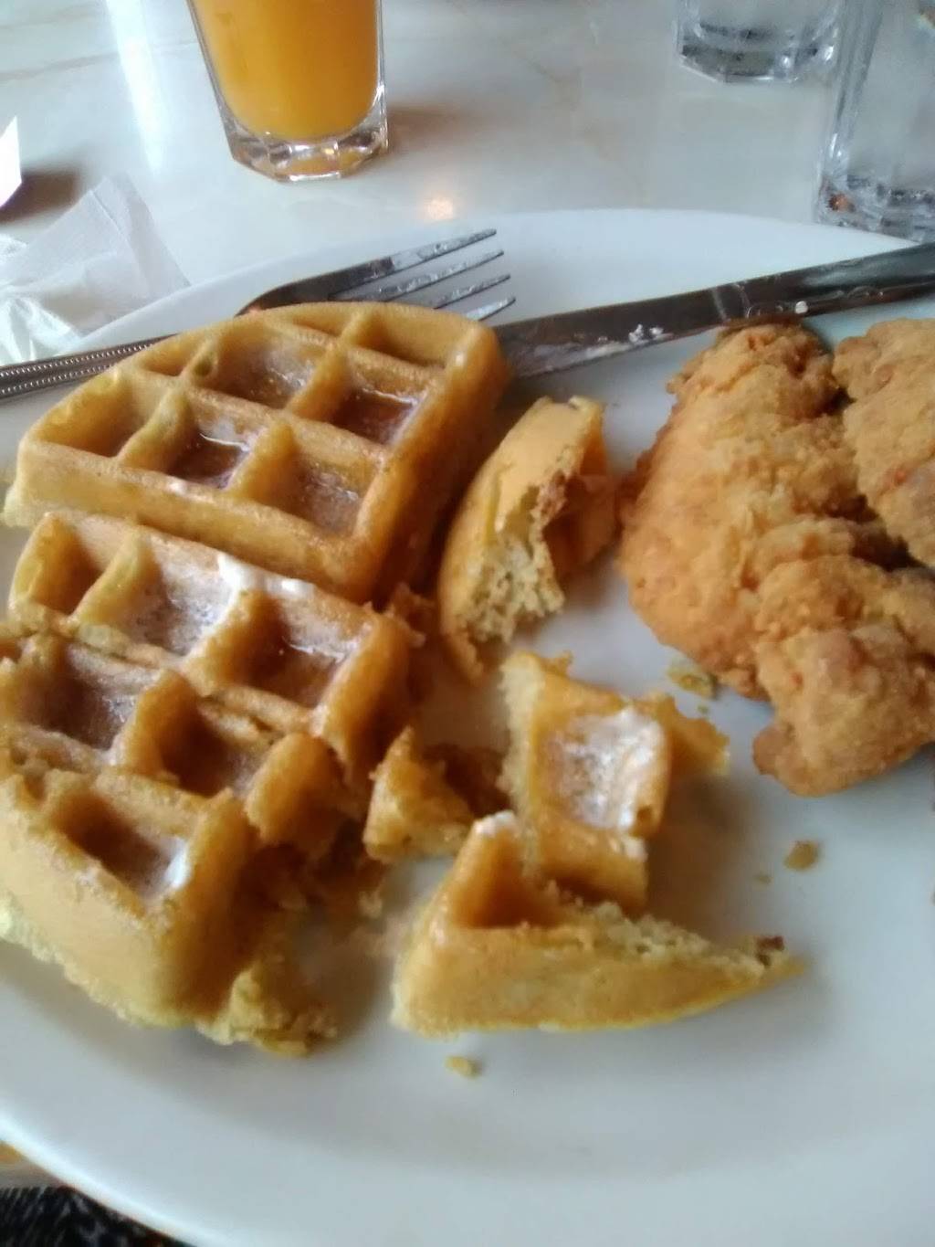 Alexanders Restaurant | restaurant | 6158 N Clark St, Chicago, IL 60660, USA | 7737433841 OR +1 773-743-3841