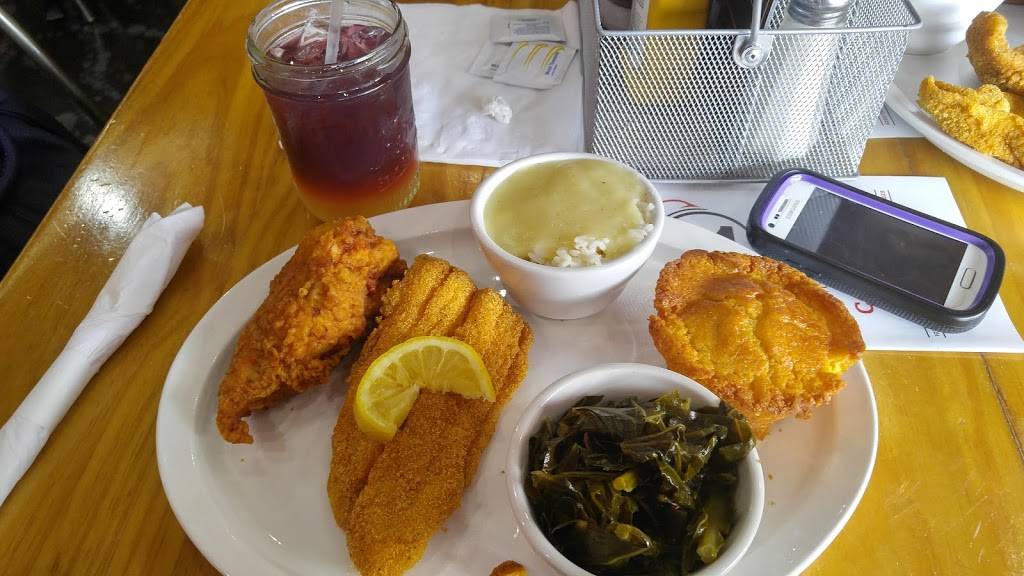 Kuzzos Chicken & Waffles | restaurant | 19345 Livernois, Detroit, MI 48221, USA | 3138610229 OR +1 313-861-0229