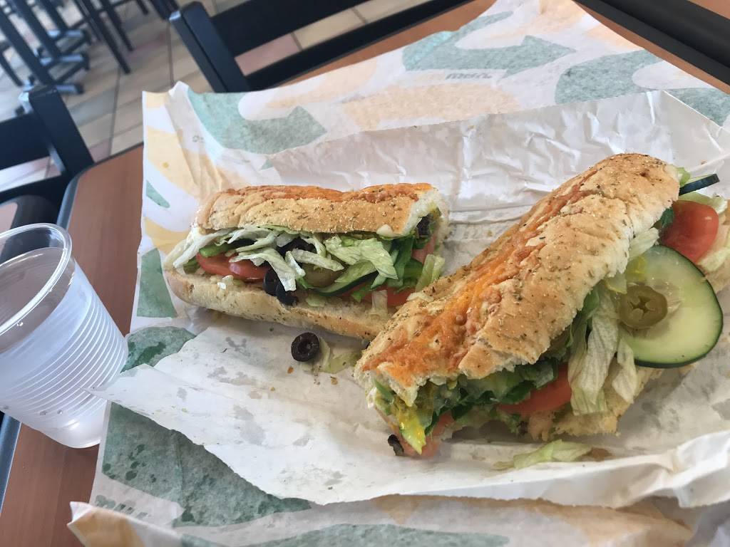 Subway Restaurants | restaurant | 1710 W Mockingbird Ln, Dallas, TX 75235, USA | 2146307999 OR +1 214-630-7999